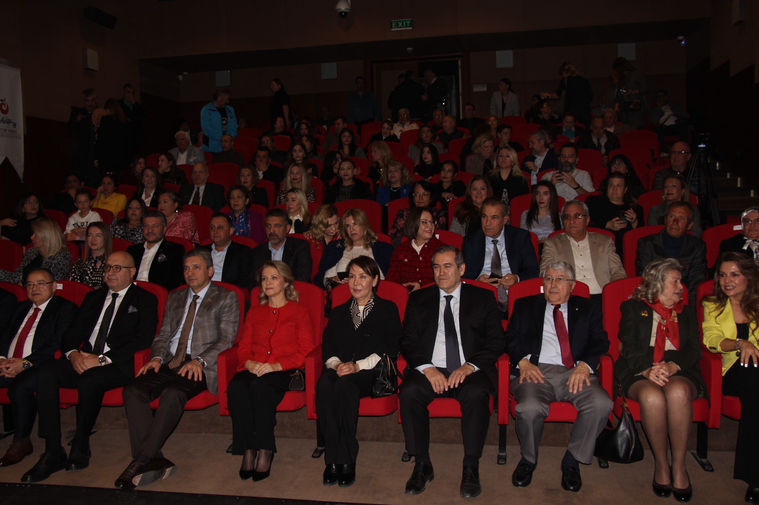 Halı Dokumacı Ayşe Taç Yılın Kadını Seçildi