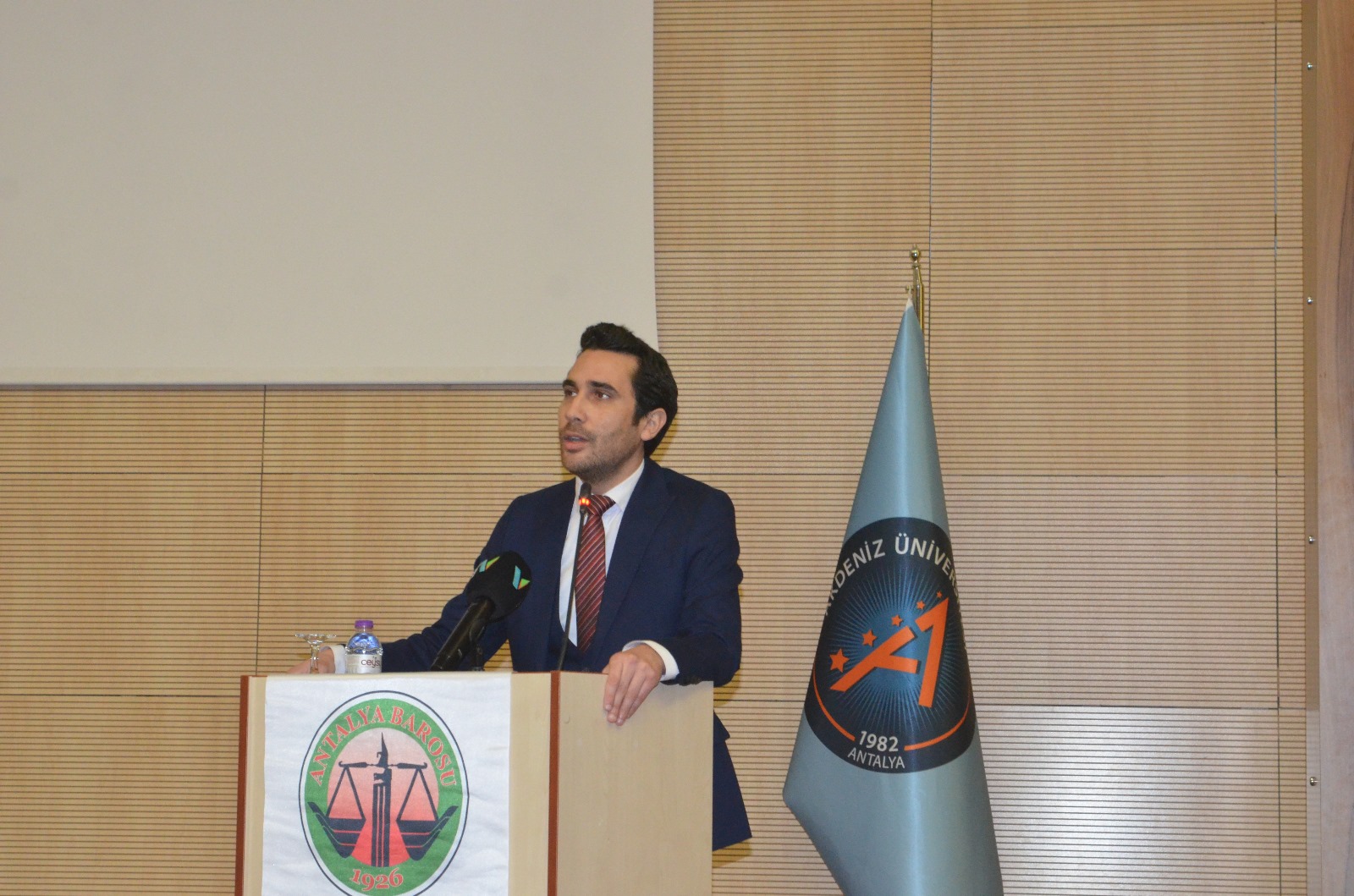 "Antalya Barosu Staj Akademisi Açıldı: Avukat Adayları İlk Derslerini Aldı"