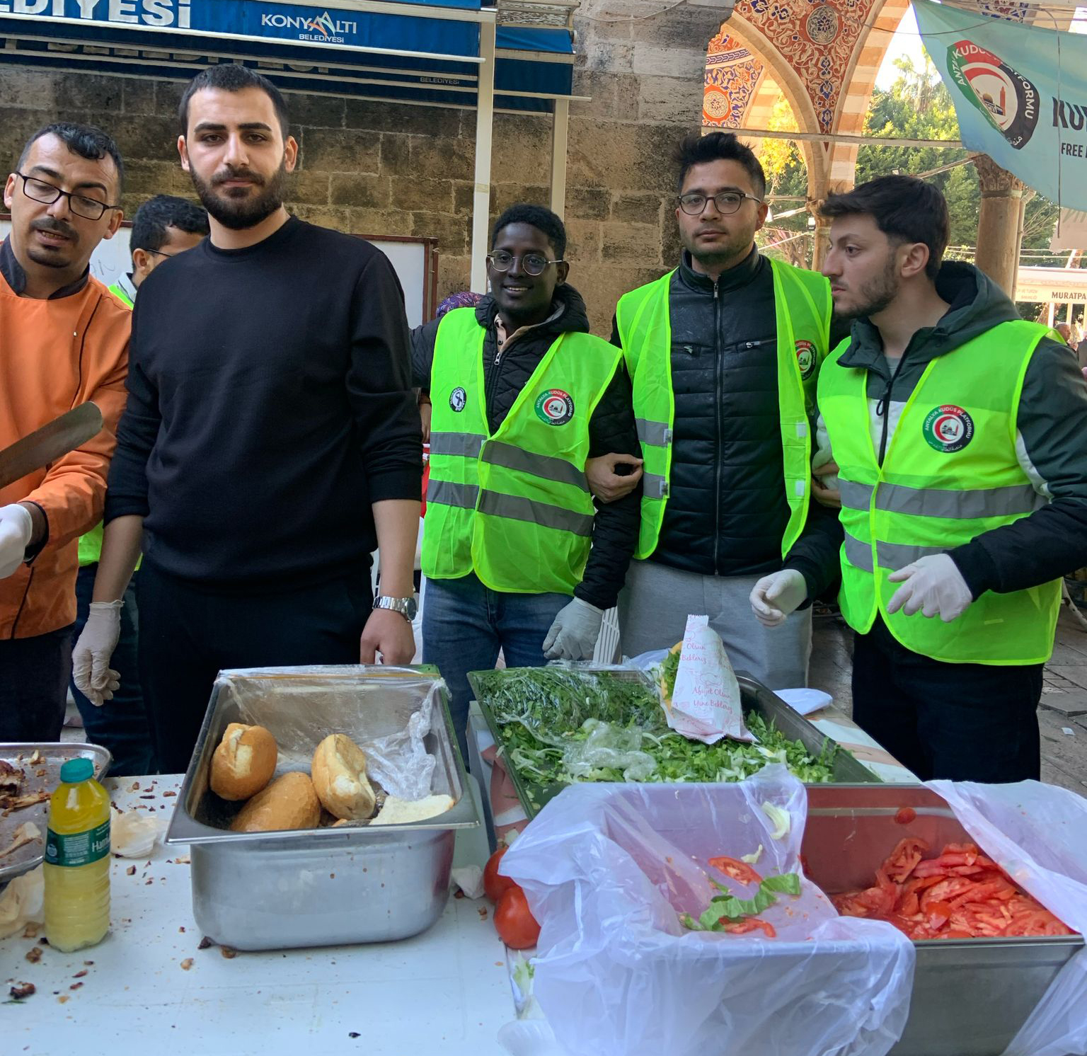 Antalya'da Hayır Çarşısı Kuruldu