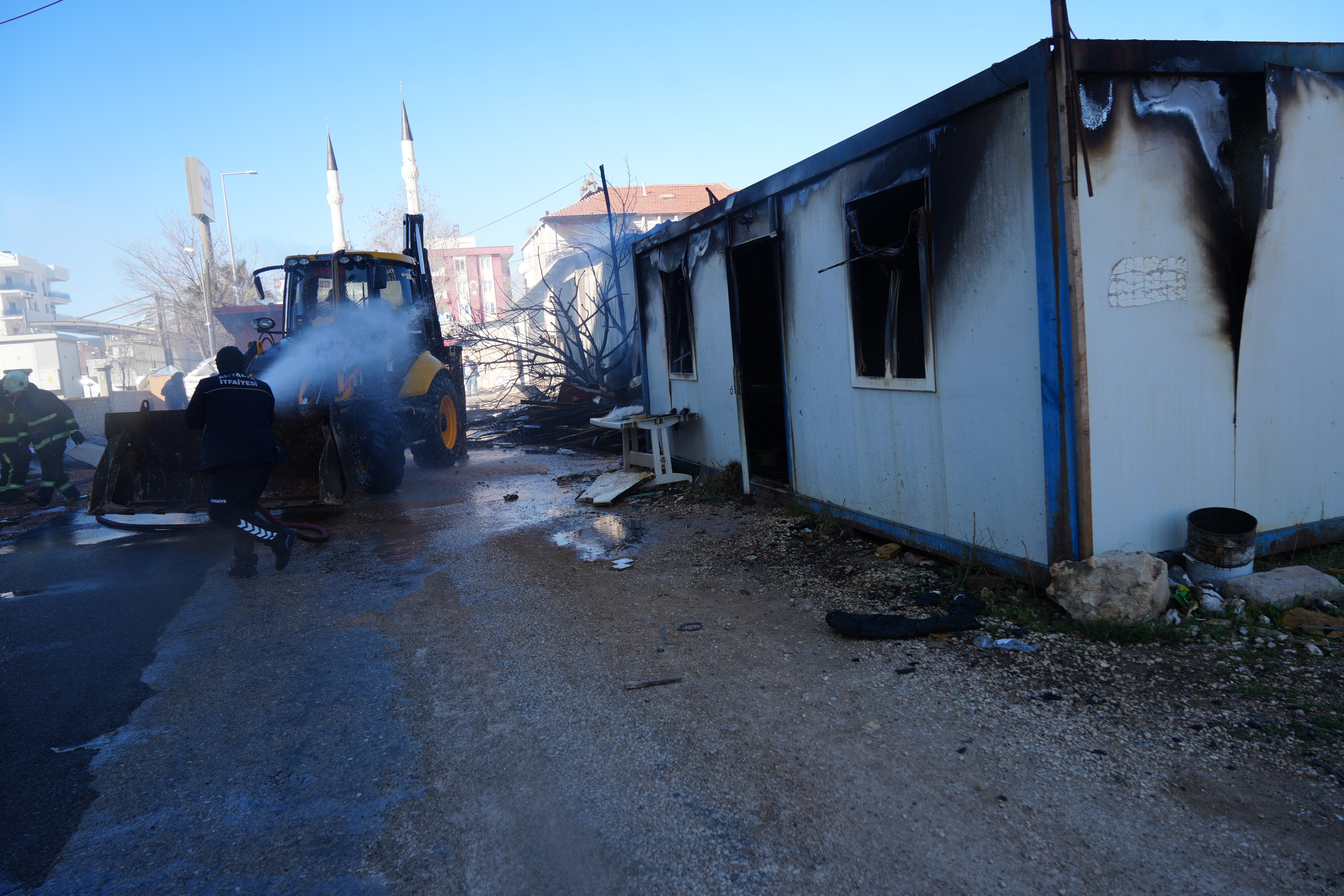 Alevler Depoyu Küle Çevirdi, Milyonlarca Liralık Hasar Oluştu