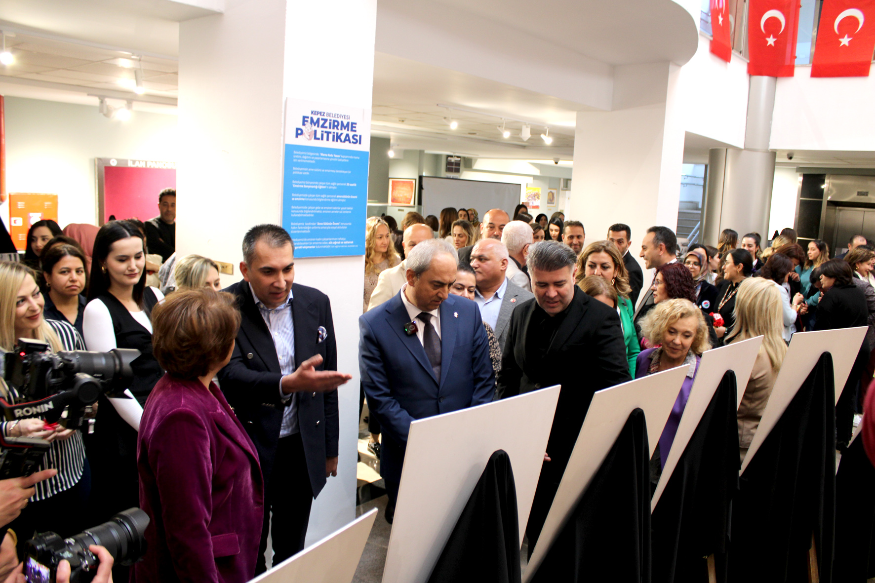 “Yol Açan, İlham Veren, İz Bırakan Kadınlar” Sergisine Yoğun Katılım