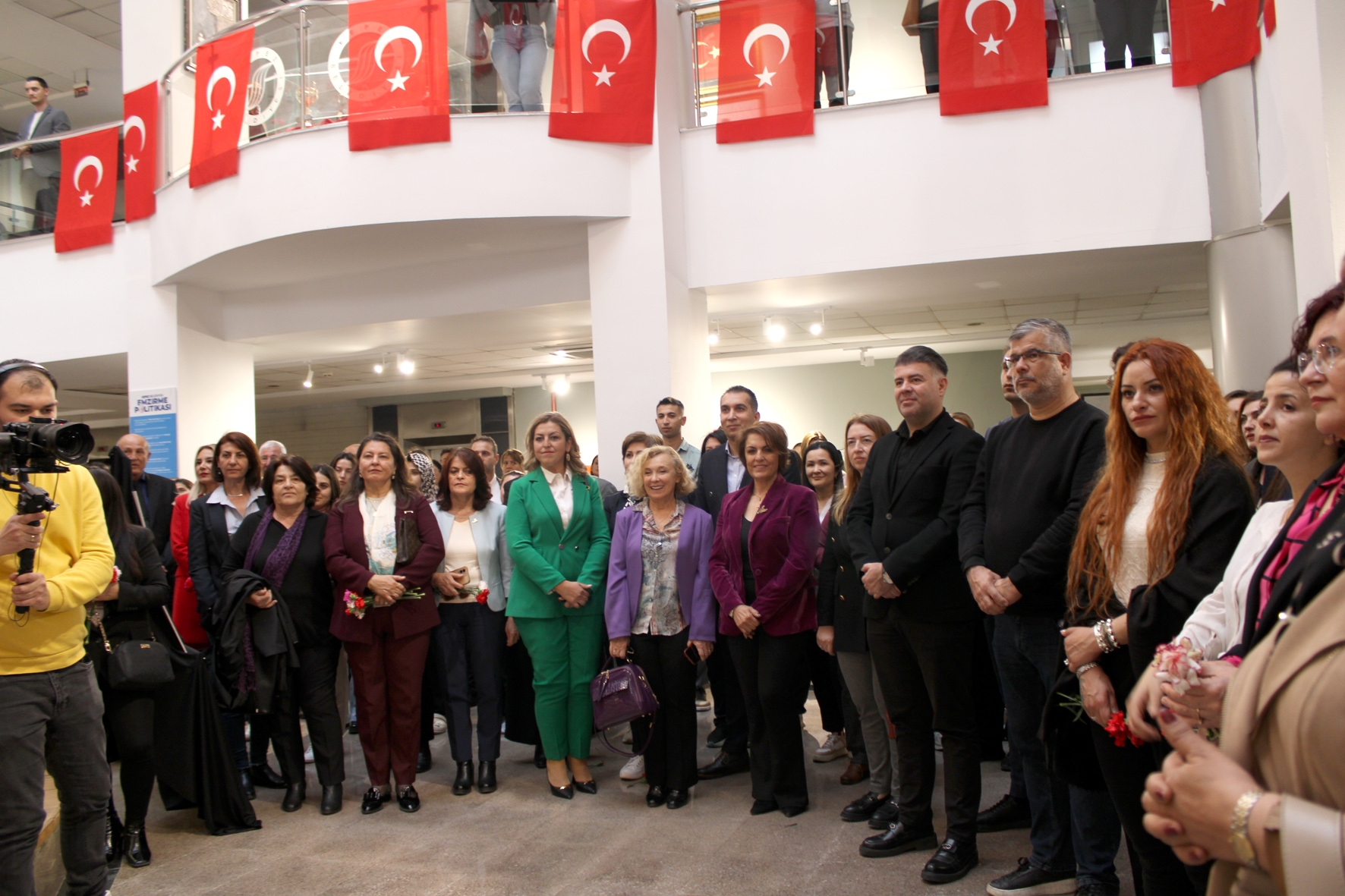 “Yol Açan, İlham Veren, İz Bırakan Kadınlar” Sergisine Yoğun Katılım