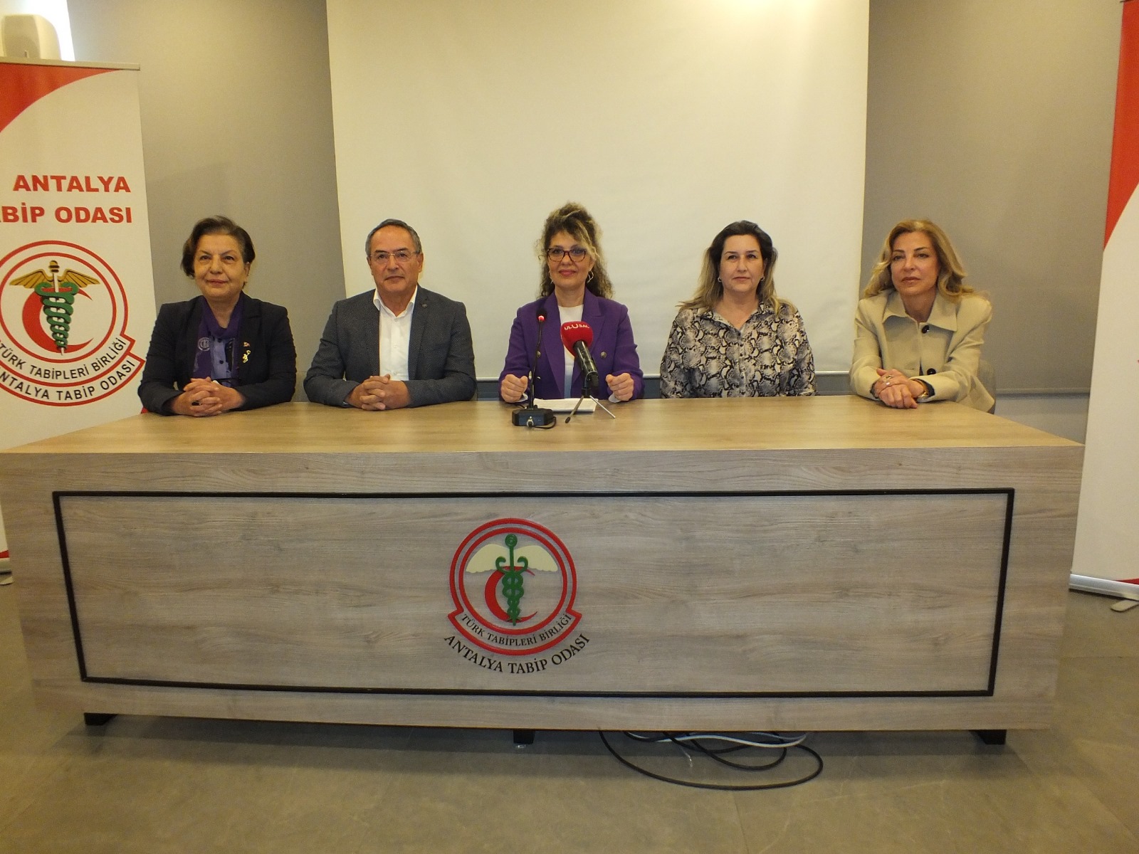 Dr. Güray Ünlü “Kadın Sağlık Çalışanlarının Yükü Daha Ağır”