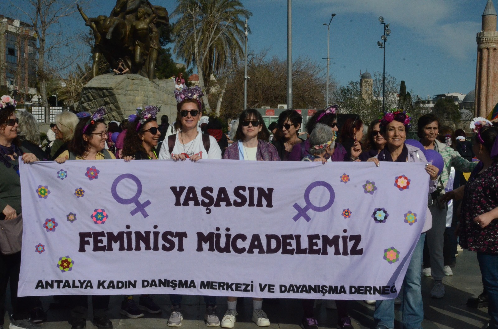 8 Mart'ta Antalya Mor'a Boyandı