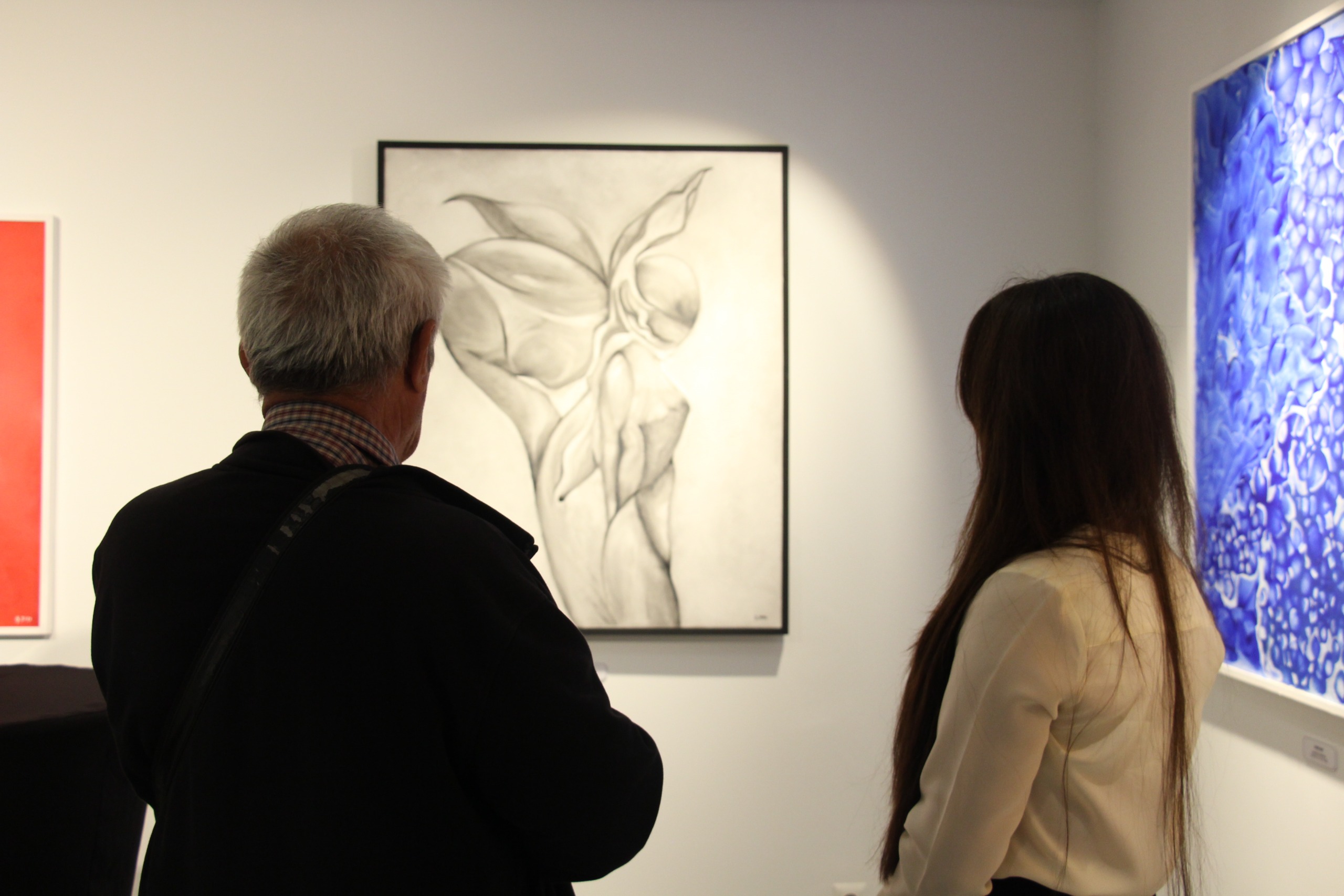 Antalya'da "İki Kuşak, Bir Ses" Sergisi Açıldı