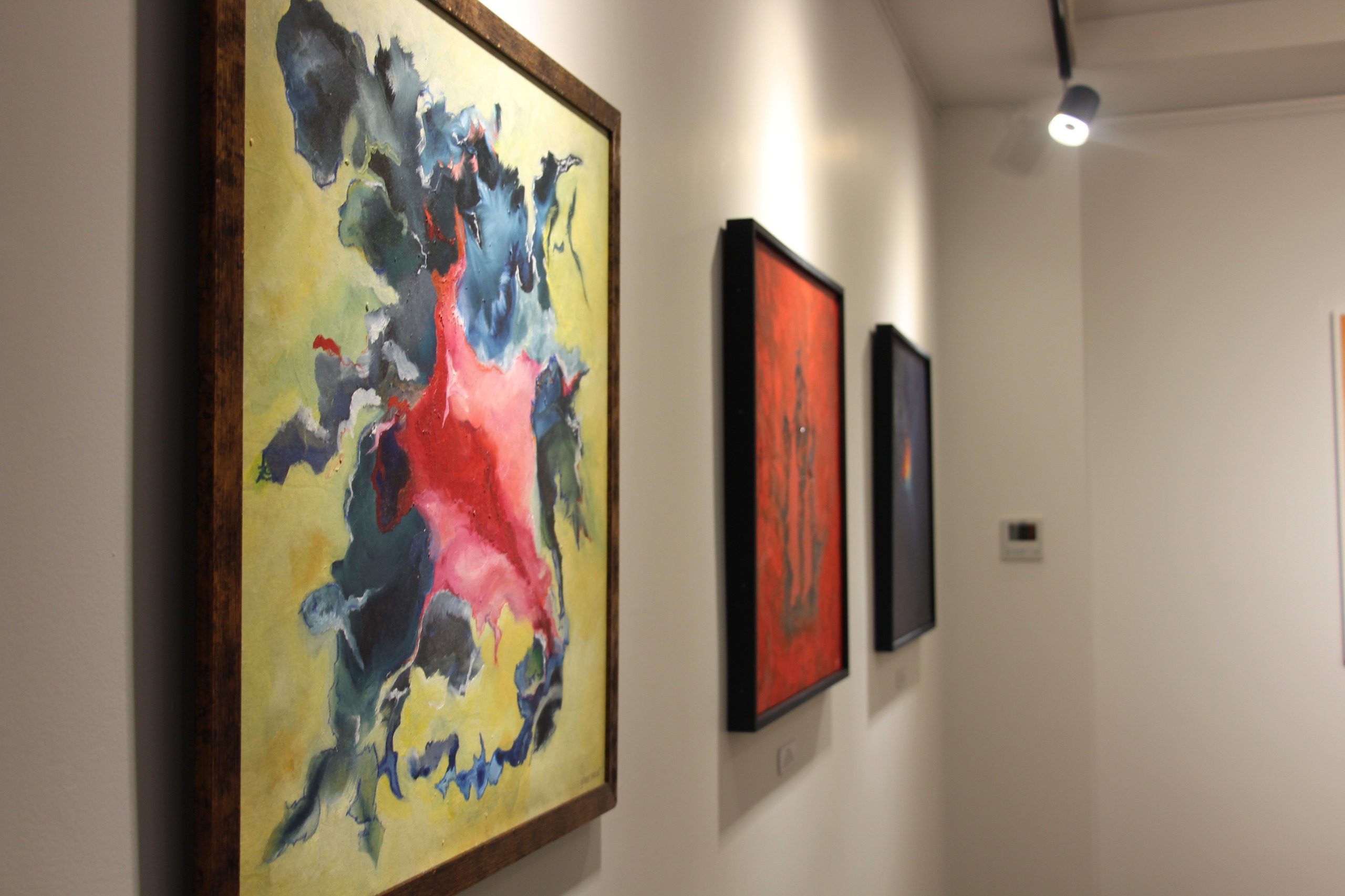 Antalya'da "İki Kuşak, Bir Ses" Sergisi Açıldı