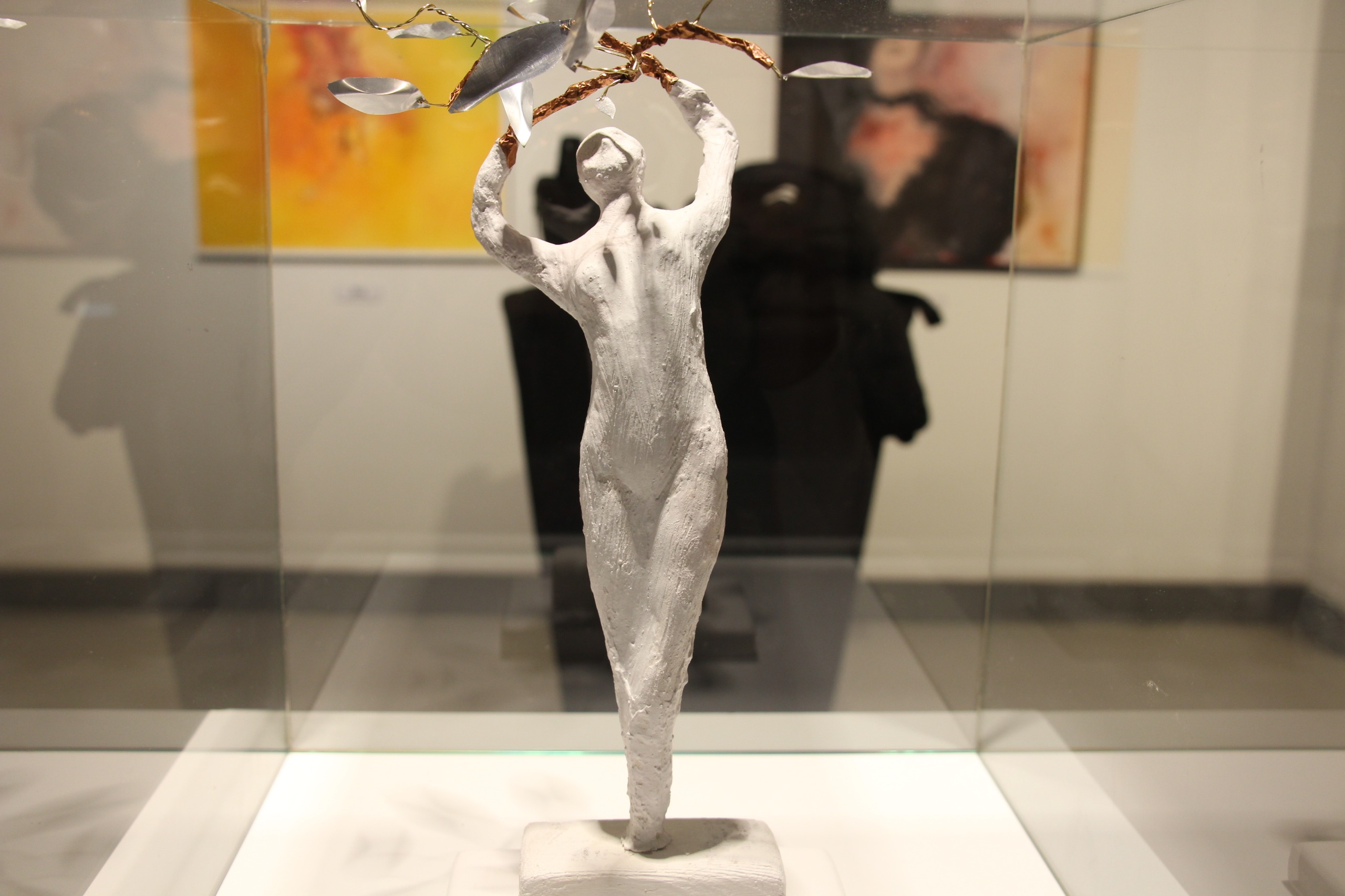 Antalya'da "İki Kuşak, Bir Ses" Sergisi Açıldı