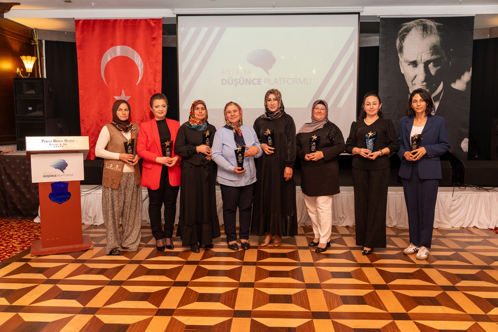 Antalya Düşünce Platformu, Üretici Kadınları Ödüllendirdi