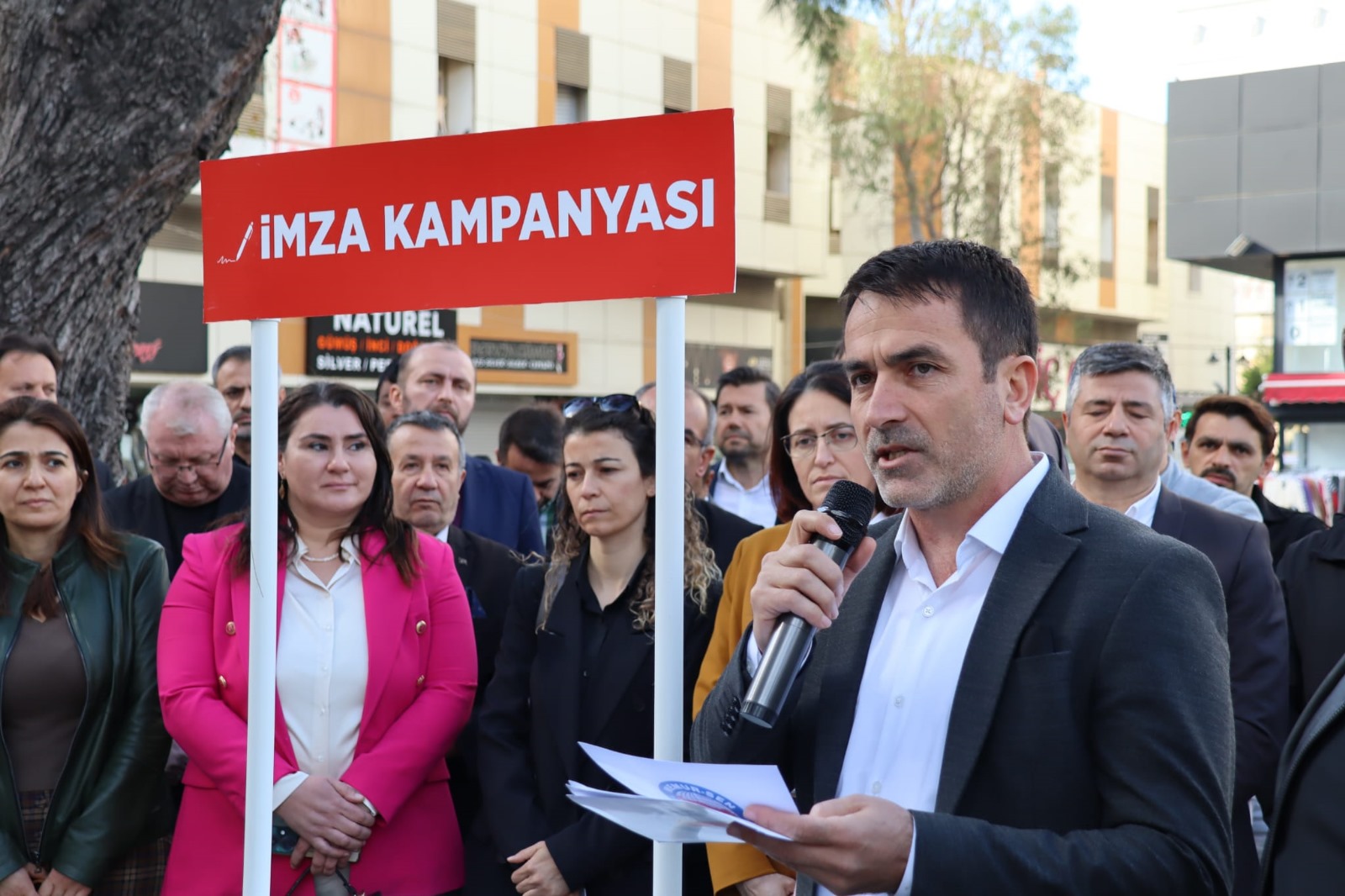 Memur Sen’den “Anayasa Değişsin, Aile Korunsun” Kampanyası