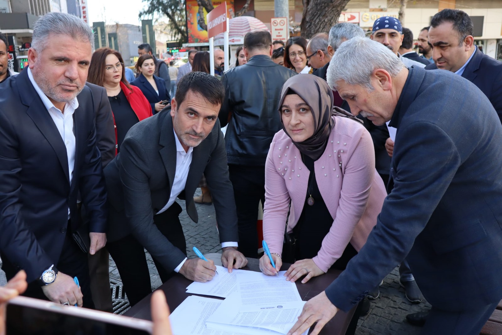 Memur Sen’den “Anayasa Değişsin, Aile Korunsun” Kampanyası
