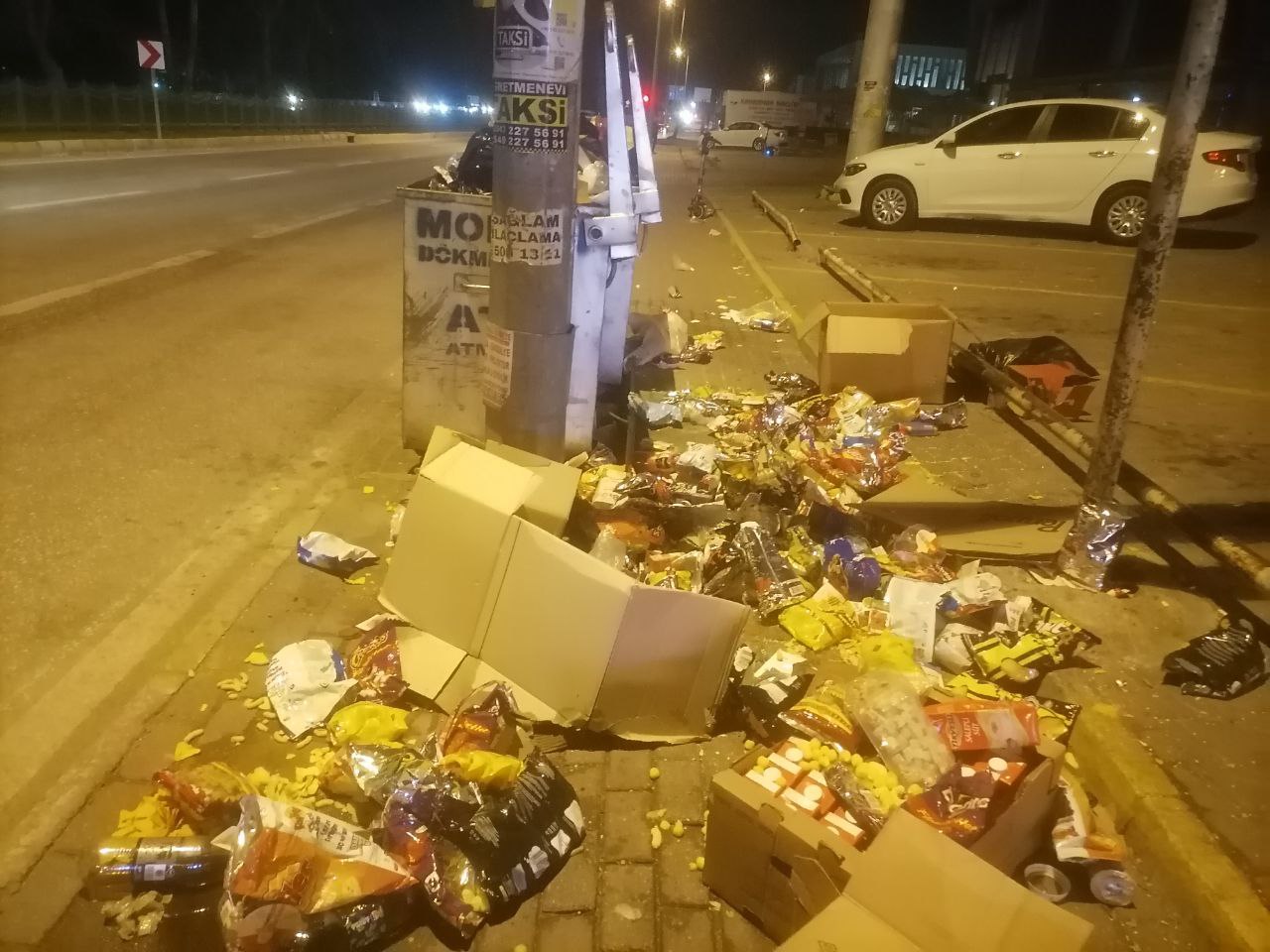 Çöplerin Dağıtılmasına Vatandaşlar Tepkili