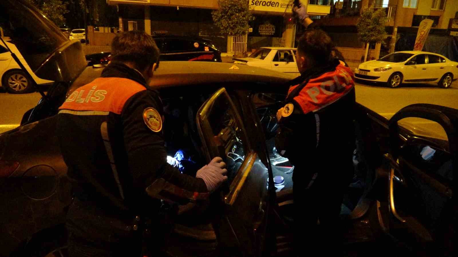 'Dur' İhtarına Uymadı, 5 Kilometre Kaçtı! Araçta Uyuşturucu Ele Geçirildi