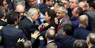 MECLİSTE BÜYÜK KAVGA