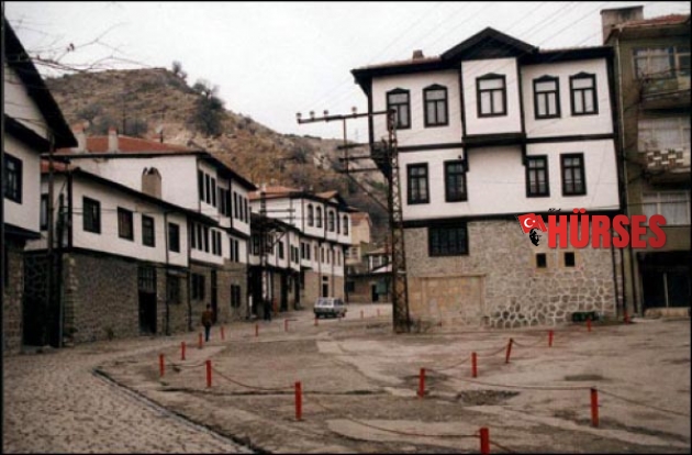 BAHTI AK YERİ YEŞİL GÖĞÜ MAVİ: BEYPAZARI