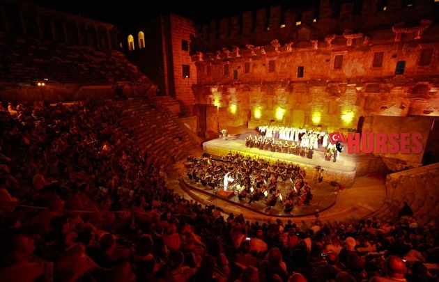 ÜNLÜ FESTİVAL ASPENDOS'TA BAŞLADI