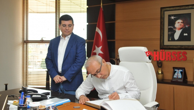 BAKANLARDAN TÜTÜNCÜ’YE ÖVGÜ