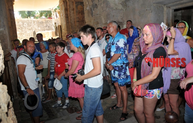 DEMRE'DE ZİYARETÇİ SAYISINDA DÜŞÜŞ VAR
