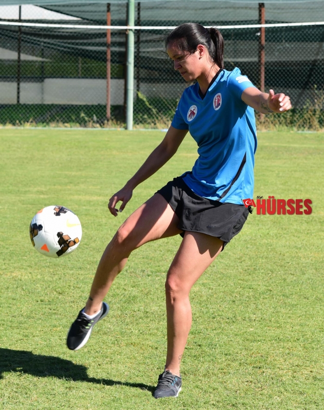 'DİŞİ RONALDİNHO'DAN FUTBOL ŞOV