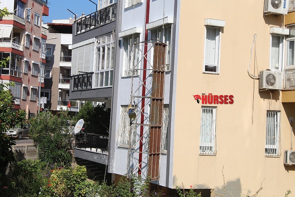 2. kattan beton zemine düştüler