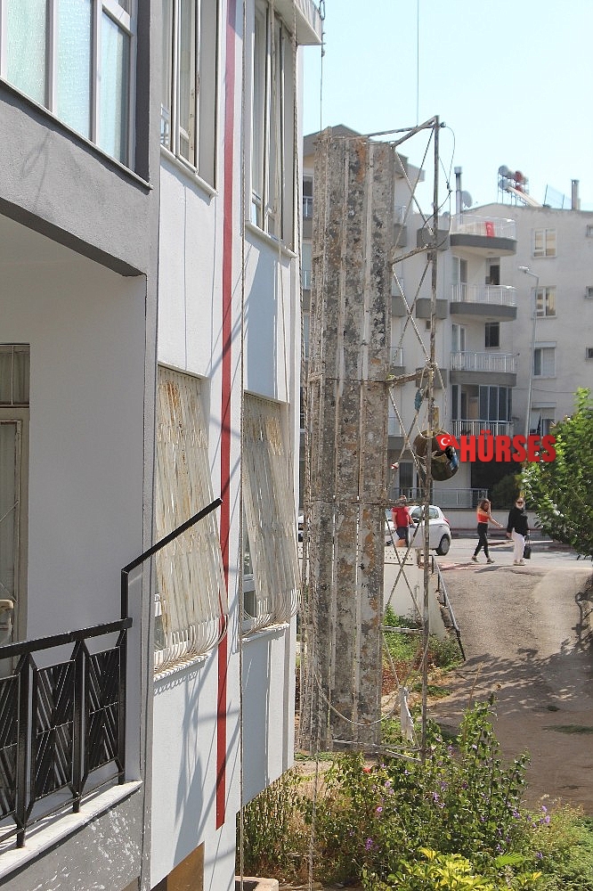 2. kattan beton zemine düştüler