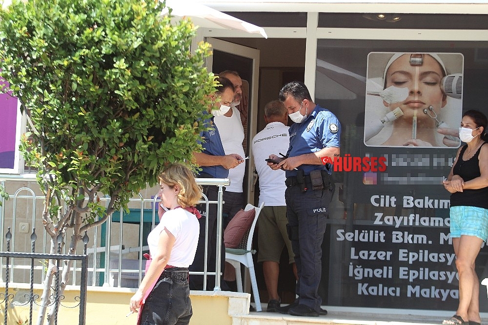 Antalya'da balkonda oturan kadına 3 bıçak darbesi