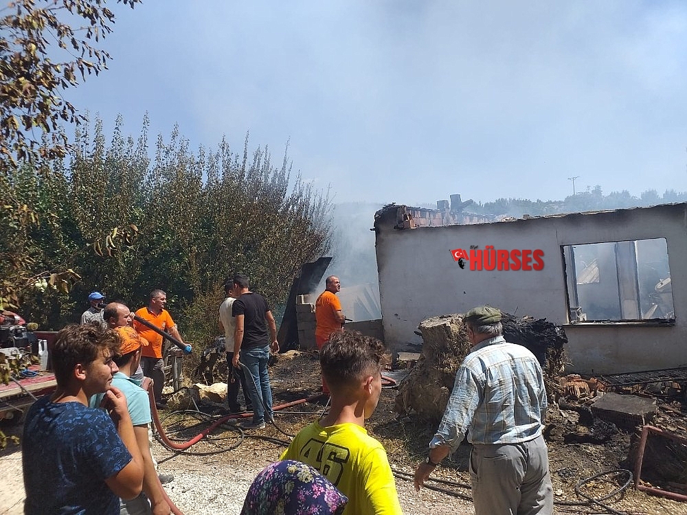 Antalya'da korkutan ev yangını