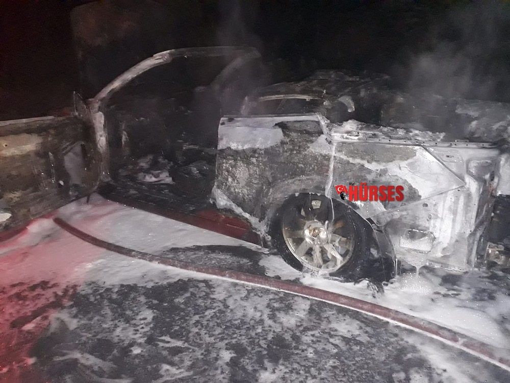 Antalya'da seyir halindeki otomobil alev alev yandı