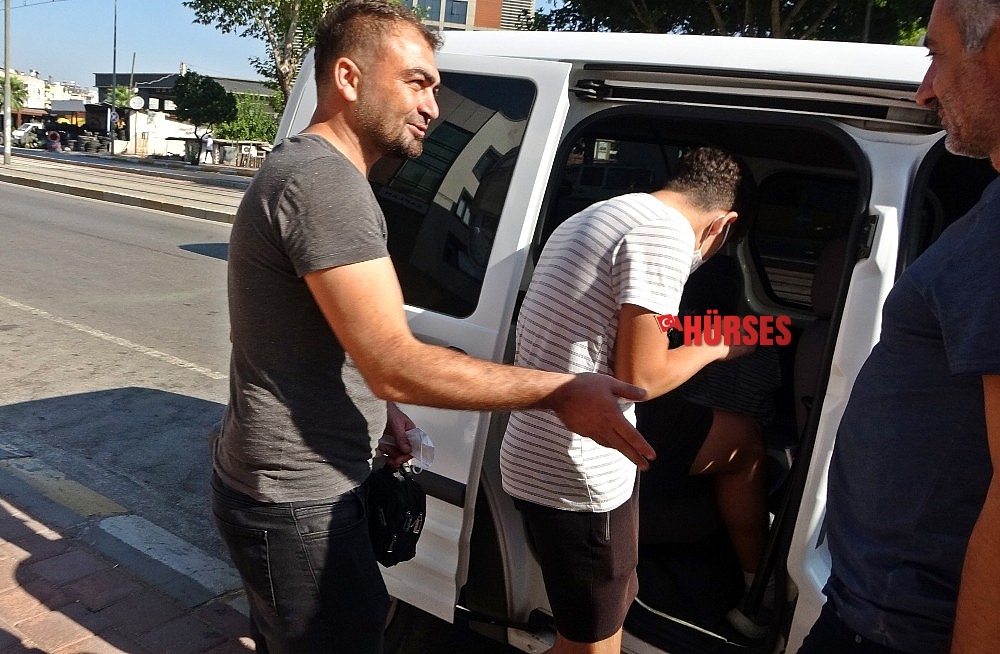 Çalınan bisikletinİ satın almaya polisle birlikte gitti