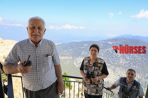 'Duman gözcüsü' anne ve baba, nöbeti evlatlarına devretti