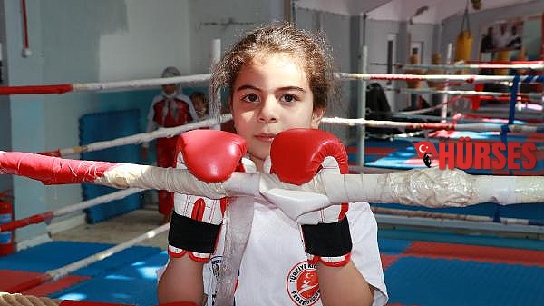Ecrin, Burdur'un en küçük kick boks sporcusu