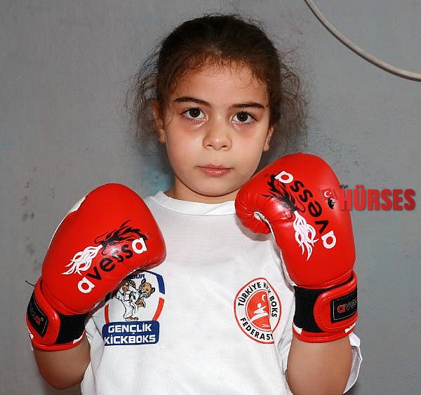 Ecrin, Burdur'un en küçük kick boks sporcusu