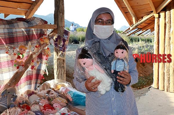 İnternetten öğrendiği teknikle oyuncak yapıp, ev ekonomisine katkı sağlıyor