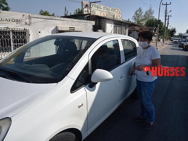 Kadın öğretmenin çantası, kırmızı ışıkta beklerken çalındı