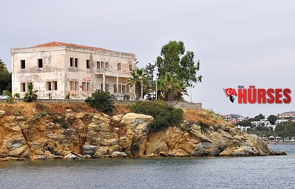 Kayalıklardan uçtu!