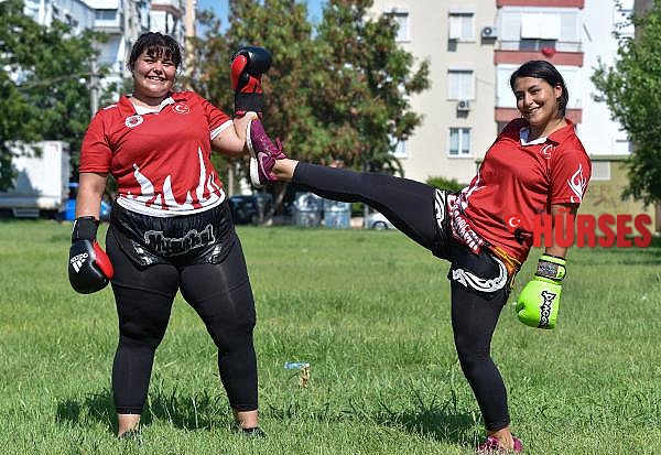Kick boksta abla- kardeş başarısı