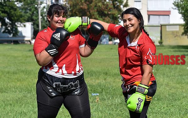 Kick boksta abla- kardeş başarısı