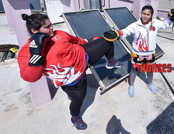 Kick boksta abla- kardeş başarısı