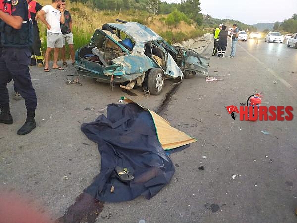 Muğla'da, lastiği patlayan otomobil takla attı: 3 ölü