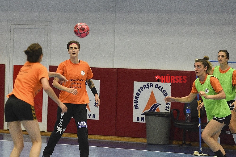 Muratpaşa Belediyespor  hazırlıklarını sürdürüyor