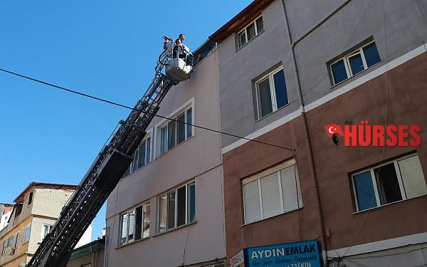 Nişanlısından ayrılan genç, çatıya çıkıp, intihara kalkıştı
