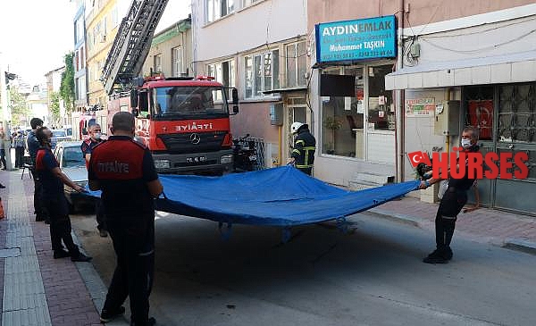 Nişanlısından ayrılan genç, çatıya çıkıp, intihara kalkıştı