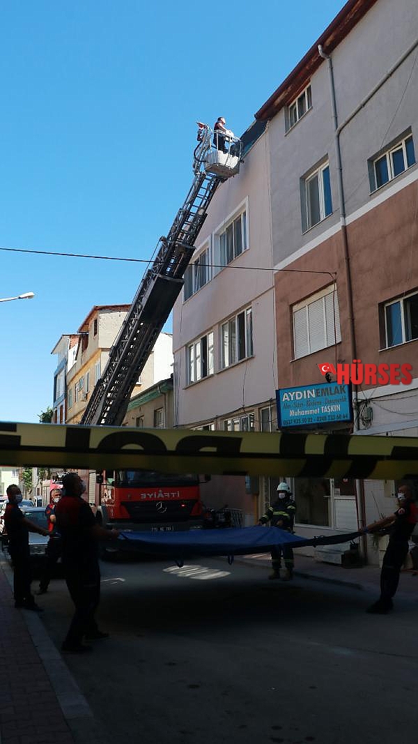 Nişanlısından ayrılan genç, çatıya çıkıp, intihara kalkıştı