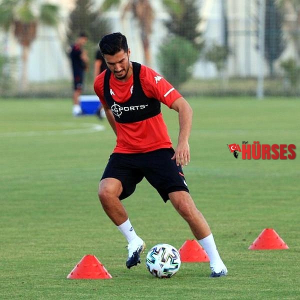 Nuri Şahin, Antalyaspor ile ilk antrenmanına çıktı