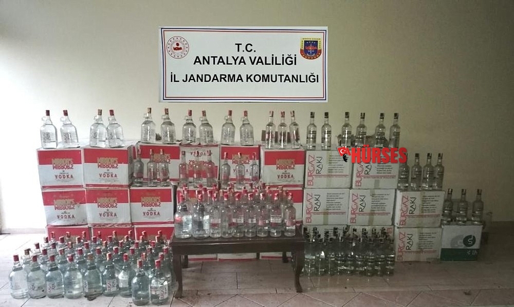 Otel deposundaki sahte içkiye jandarma baskını