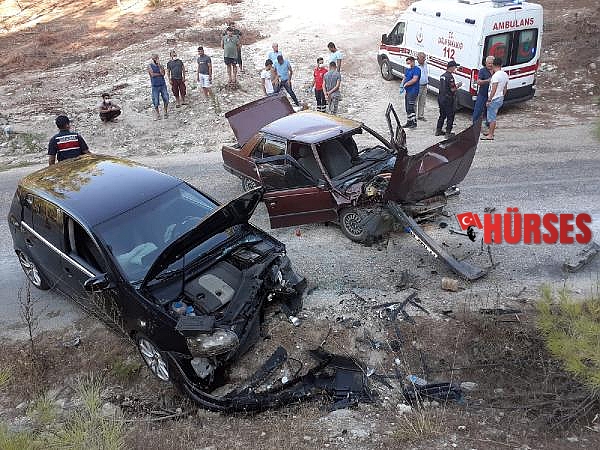 Otomobiller çarpıştı: 2 yaralı