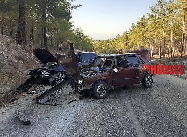Otomobiller çarpıştı: 2 yaralı