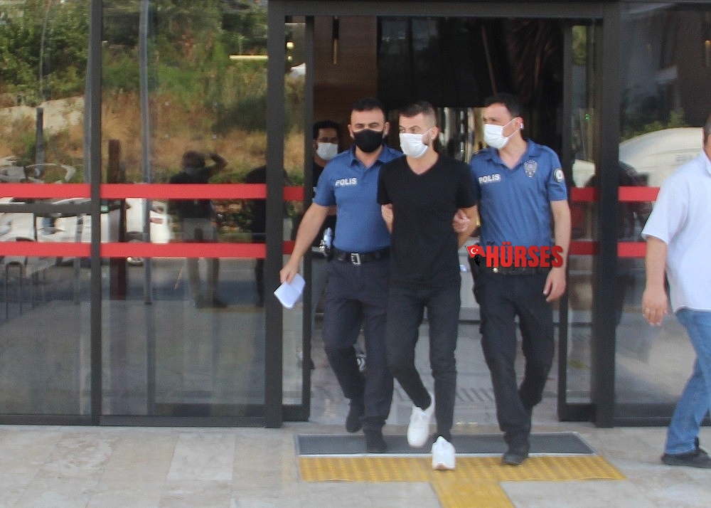 Patron ve DJ arasında çıkan kavgada av tüfekleri konuştu