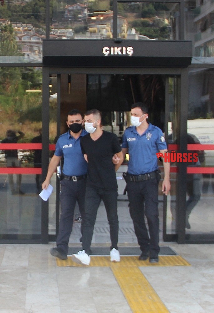 Patron ve DJ arasında çıkan kavgada av tüfekleri konuştu
