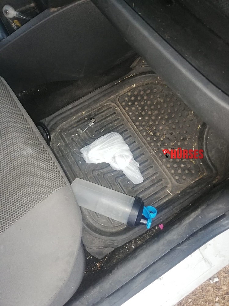 Polisin şok uygulamasında ruhsatsız tabanca ve uyuşturucuyla yakalandılar