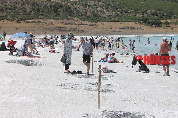 Salda Gölü'nde çamur çukuruna girene ceza